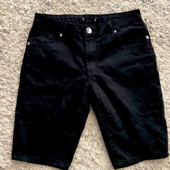 WOMEN’S black Bermuda shorts with rhinestone buttons - Picture 1 of 4